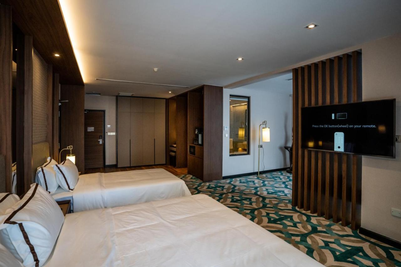 Christee Suites Hotel Malacca Екстериор снимка